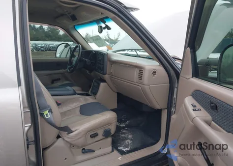 2002 Chevrolet Avalanche 2500 из США, поврежденный, VIN 3GNGK23G12G176977